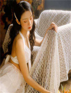 他含着她的骚嫩B猛吸太舒服了